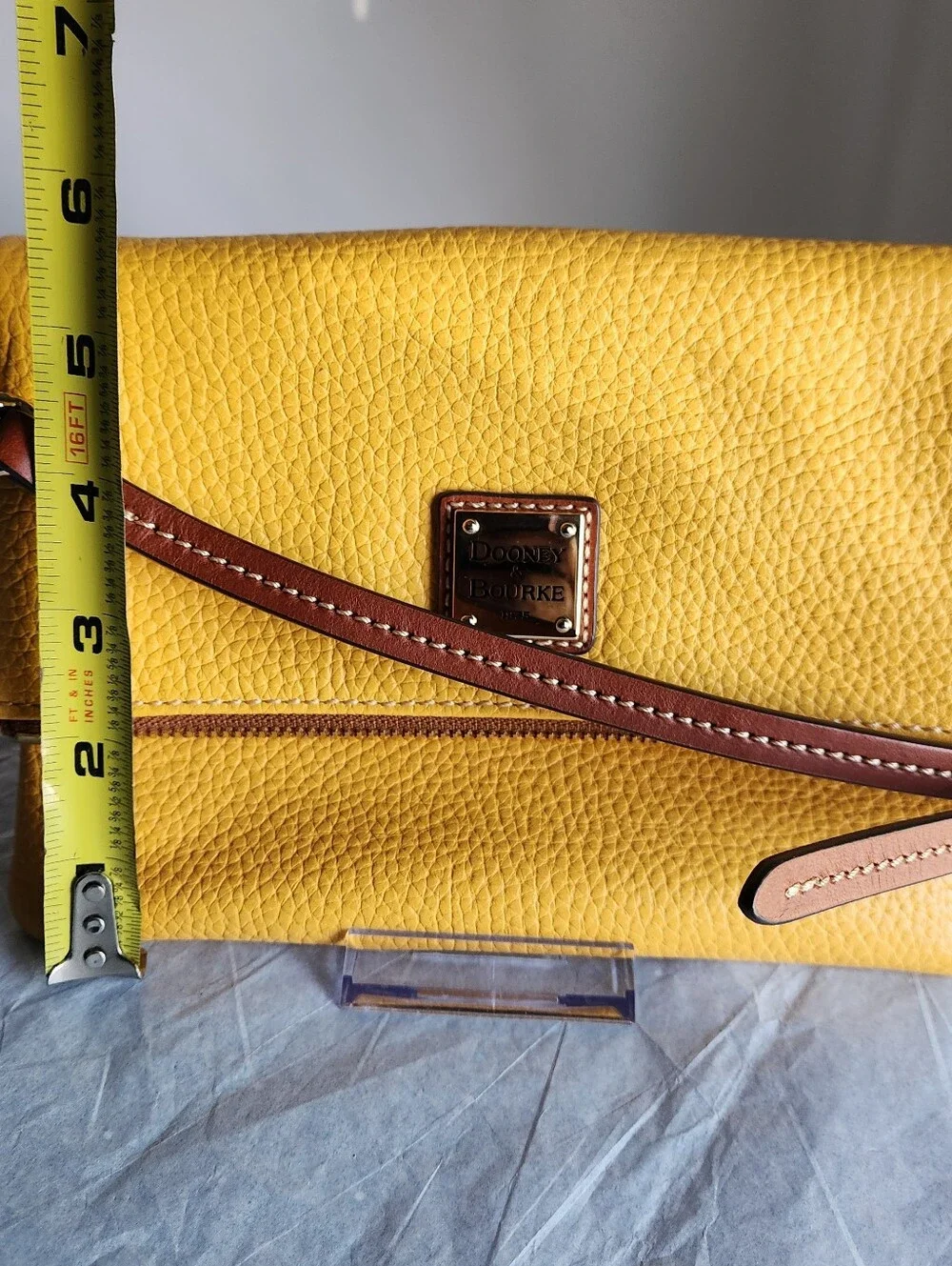 Dooney & Bourke Dandelion Pebble Leather Foldover Crossbody w/Wallet  EUC - Picture 3 of 7
